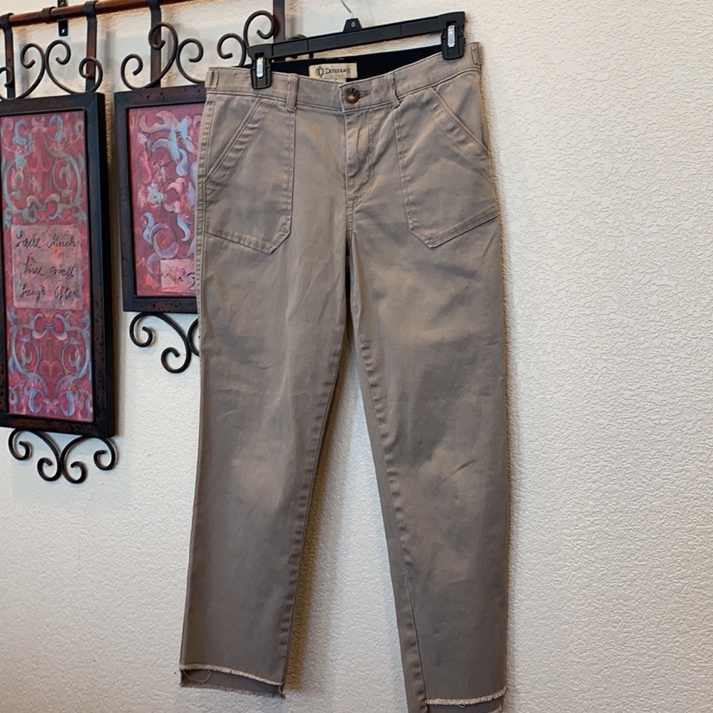 EUC Democracy “Ab” Technology Tan/taupe hi-lo hem